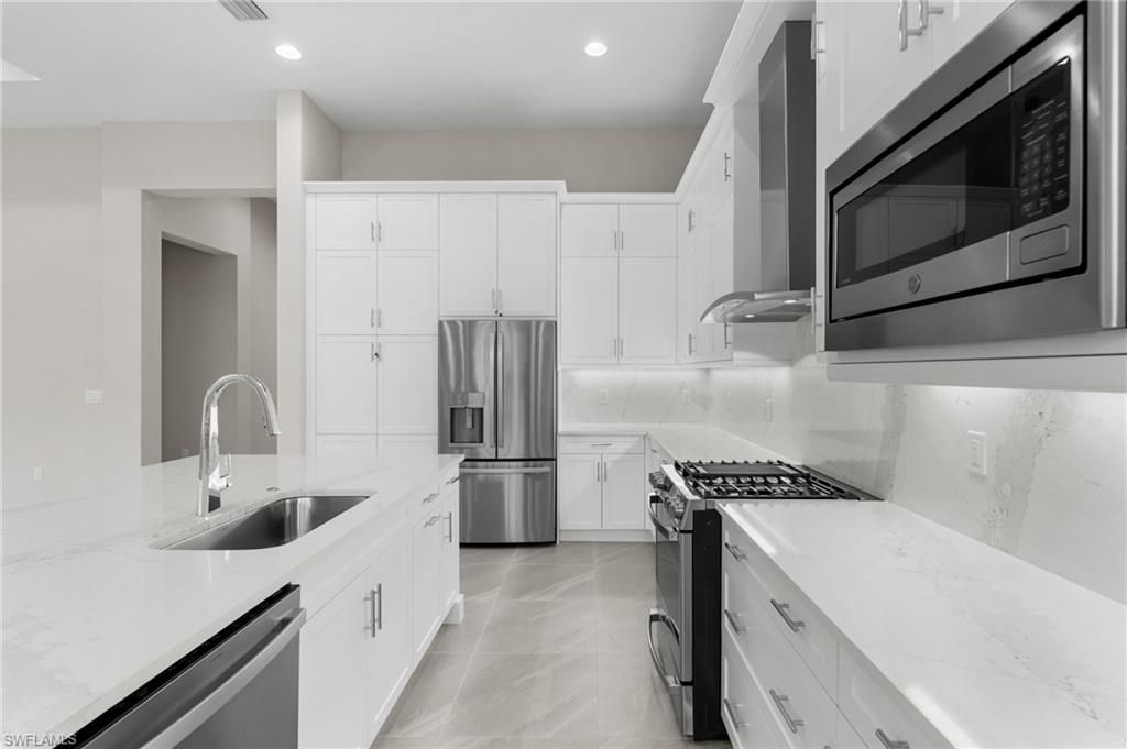 2436 Cambridge WAY, NAPLES, FL 34112 — photo 4