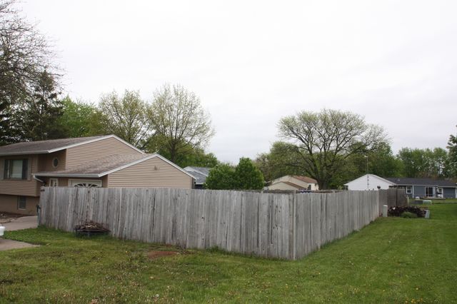 3937 Clark Court, Davenport, IA 52806