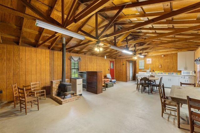 1000 Reese Lane, Columbus, TX 78934