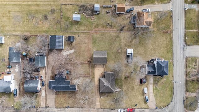 1860 E Ave NW, Cedar Rapids, IA 52405