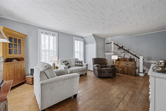 1860 E Ave NW, Cedar Rapids, IA 52405