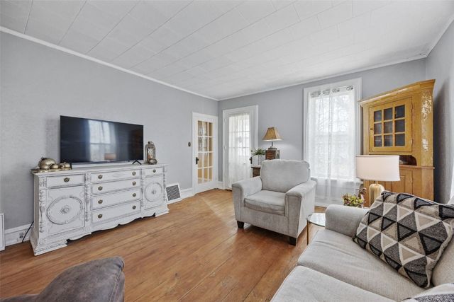 1860 E Ave NW, Cedar Rapids, IA 52405