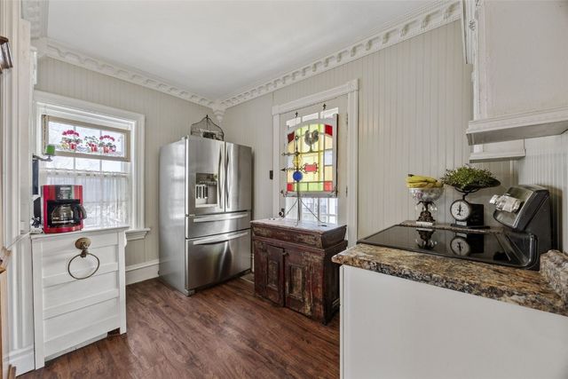 1860 E Ave NW, Cedar Rapids, IA 52405