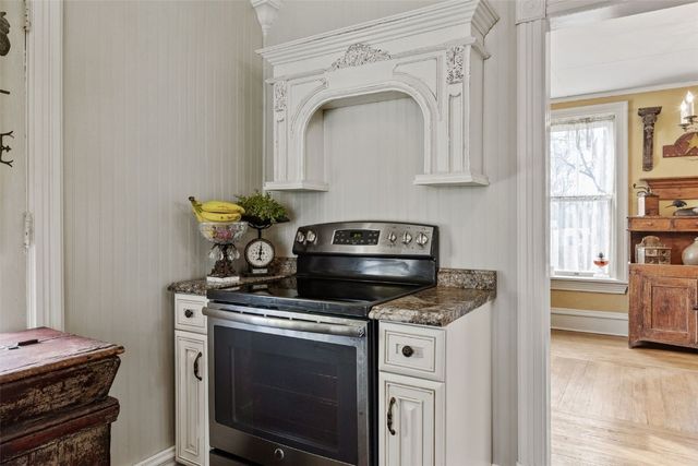 1860 E Ave NW, Cedar Rapids, IA 52405