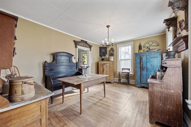 1860 E Ave NW, Cedar Rapids, IA 52405