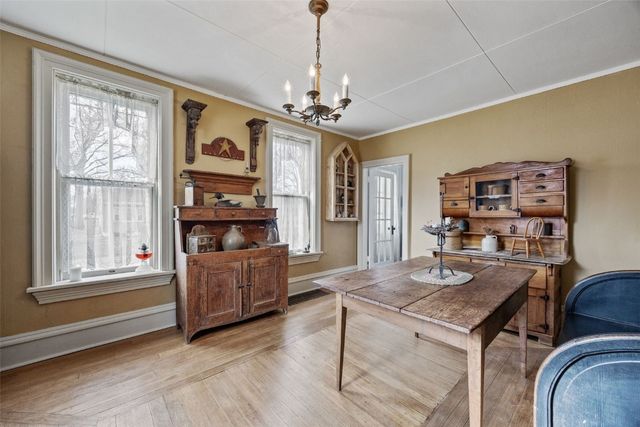 1860 E Ave NW, Cedar Rapids, IA 52405