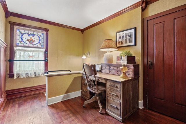 1860 E Ave NW, Cedar Rapids, IA 52405