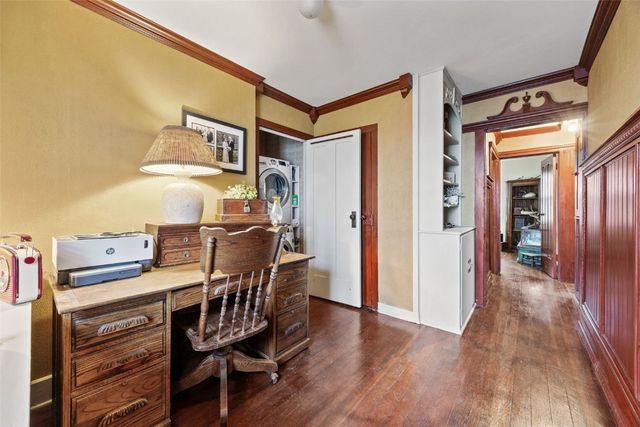 1860 E Ave NW, Cedar Rapids, IA 52405