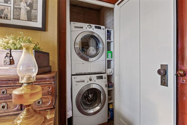 1860 E Ave NW, Cedar Rapids, IA 52405