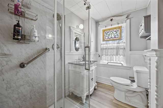 1860 E Ave NW, Cedar Rapids, IA 52405