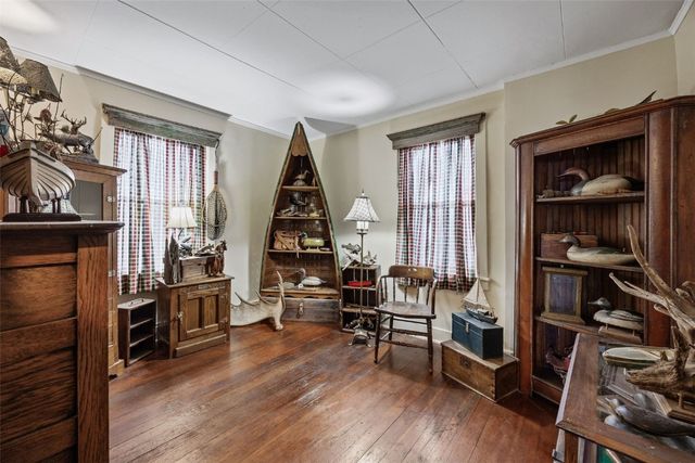 1860 E Ave NW, Cedar Rapids, IA 52405