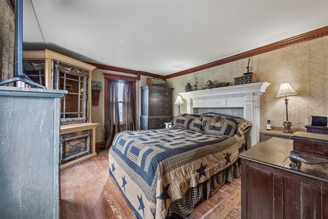 1860 E Ave NW, Cedar Rapids, IA 52405