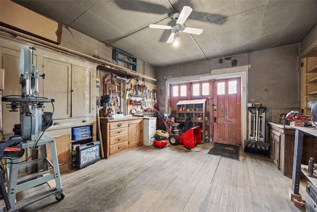 1860 E Ave NW, Cedar Rapids, IA 52405