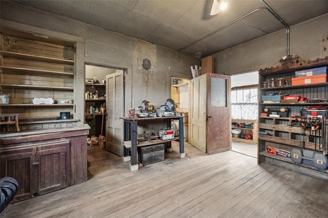 1860 E Ave NW, Cedar Rapids, IA 52405