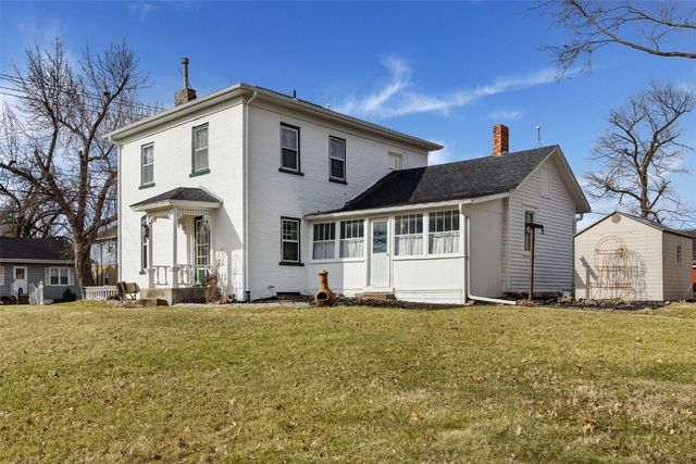 1860 E Ave NW, Cedar Rapids, IA 52405