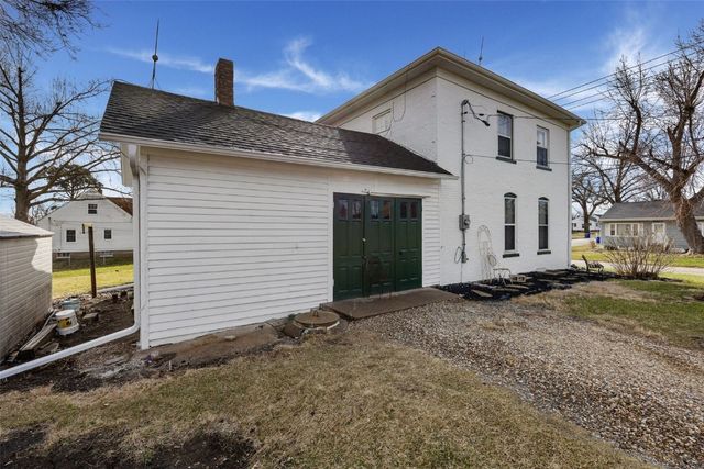 1860 E Ave NW, Cedar Rapids, IA 52405