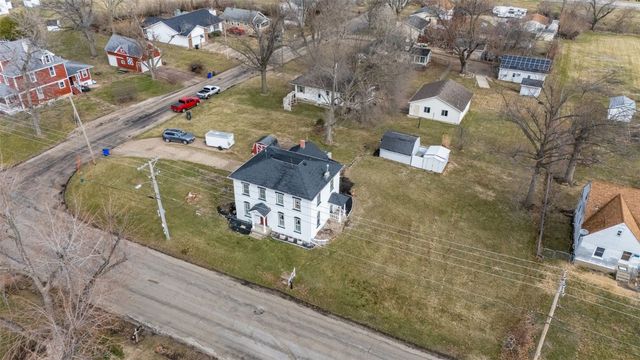 1860 E Ave NW, Cedar Rapids, IA 52405
