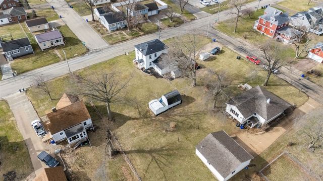 1860 E Ave NW, Cedar Rapids, IA 52405