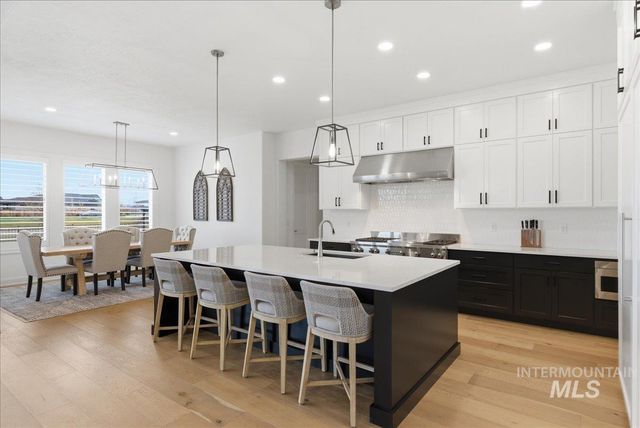 7896 Deerfawn Ln, Eagle, ID 83616