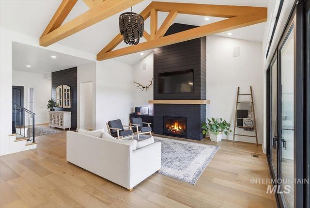 7896 Deerfawn Ln, Eagle, ID 83616