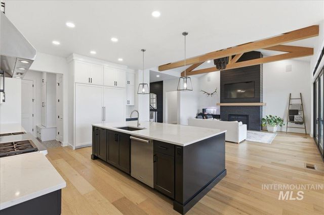 7896 Deerfawn Ln, Eagle, ID 83616