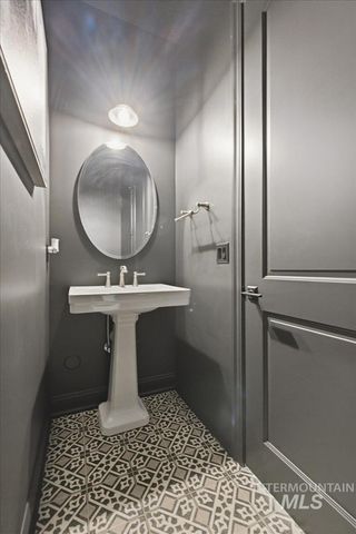 7896 Deerfawn Ln, Eagle, ID 83616