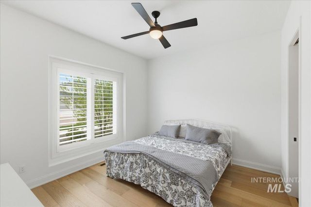 7896 Deerfawn Ln, Eagle, ID 83616