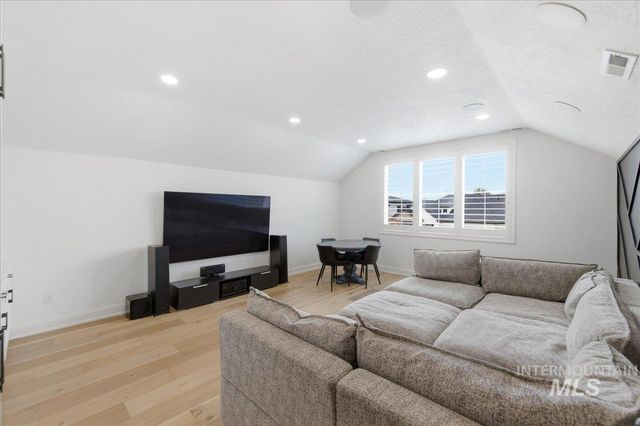 7896 Deerfawn Ln, Eagle, ID 83616