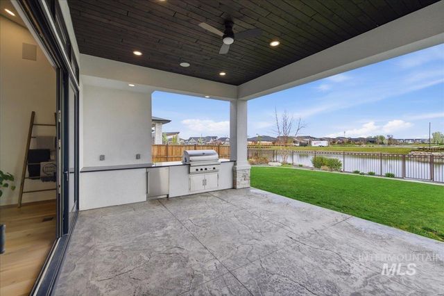 7896 Deerfawn Ln, Eagle, ID 83616