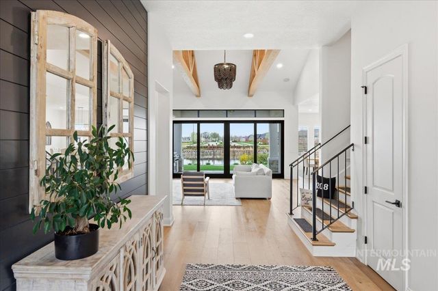 7896 Deerfawn Ln, Eagle, ID 83616