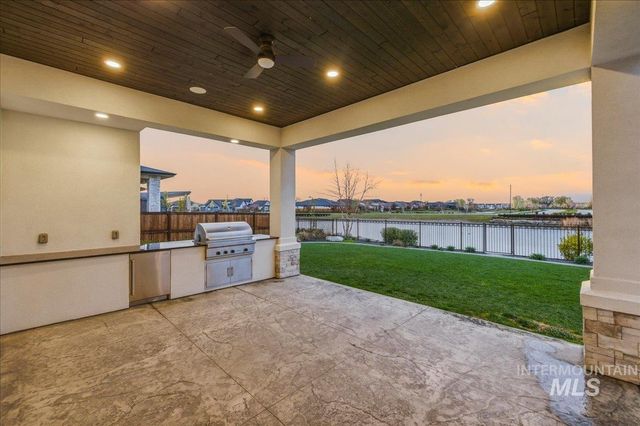 7896 Deerfawn Ln, Eagle, ID 83616