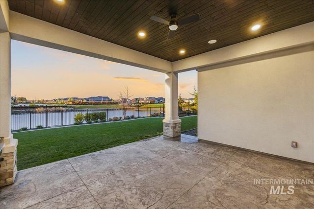 7896 Deerfawn Ln, Eagle, ID 83616