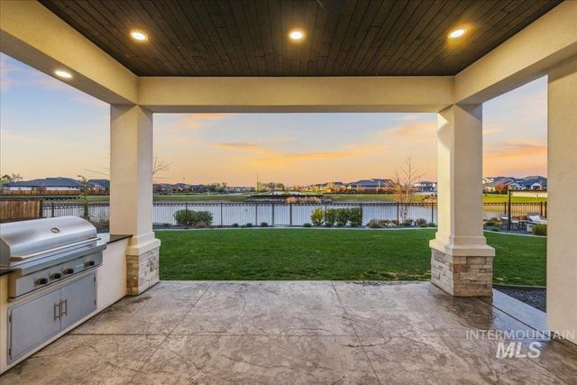 7896 Deerfawn Ln, Eagle, ID 83616