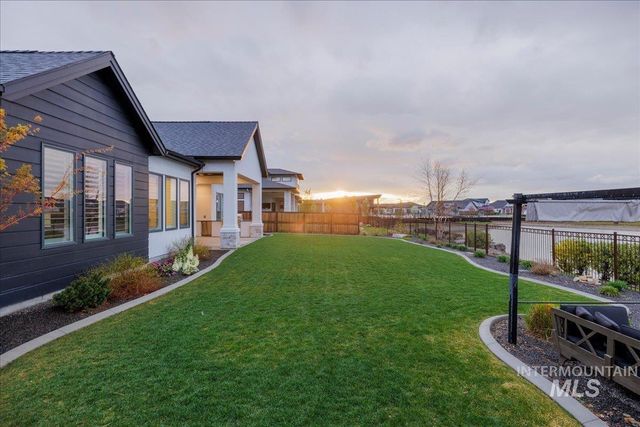 7896 Deerfawn Ln, Eagle, ID 83616