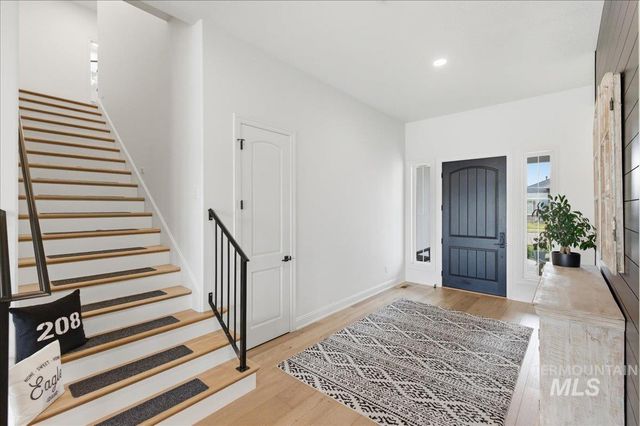 7896 Deerfawn Ln, Eagle, ID 83616