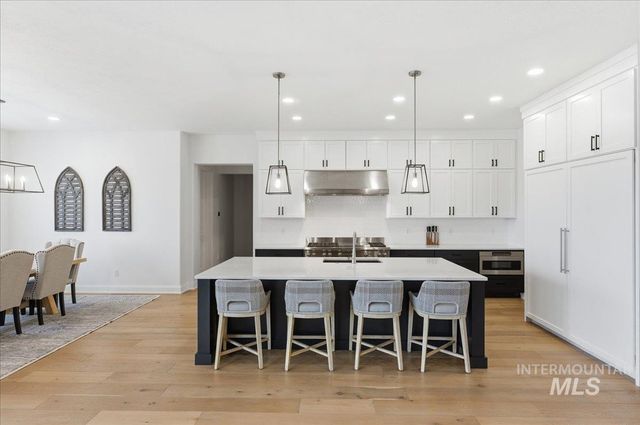 7896 Deerfawn Ln, Eagle, ID 83616