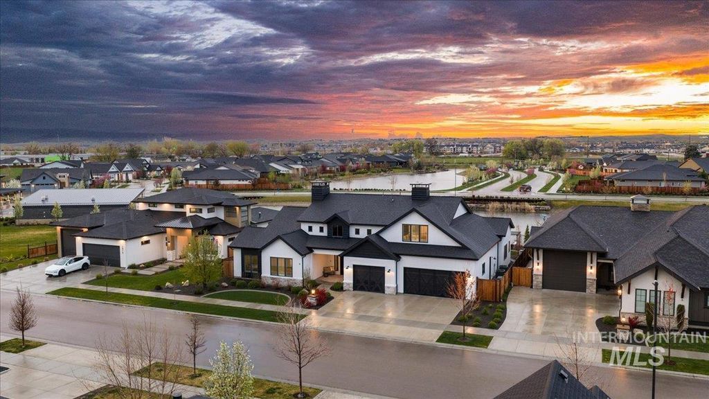 7896 Deerfawn Ln, Eagle, ID 83616