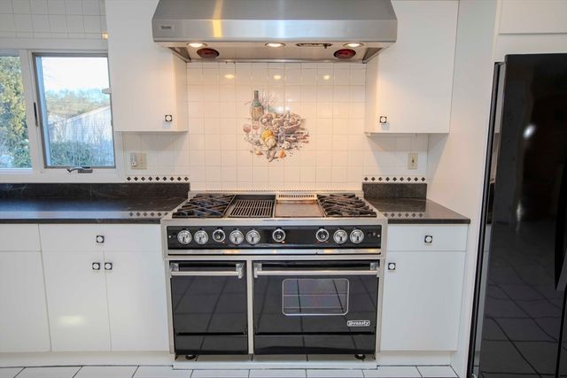 158 Slocum Rd, Dartmouth, MA 02747