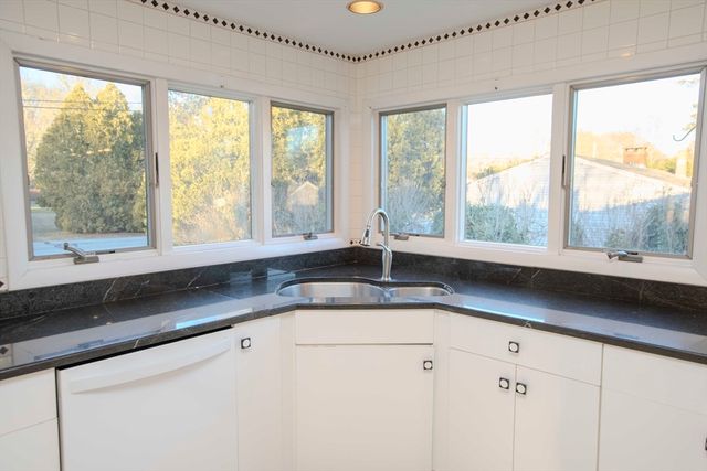 158 Slocum Rd, Dartmouth, MA 02747