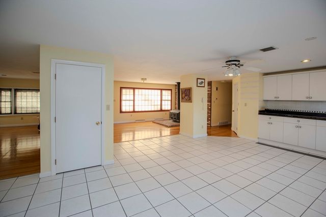 158 Slocum Rd, Dartmouth, MA 02747