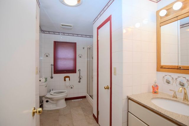 158 Slocum Rd, Dartmouth, MA 02747