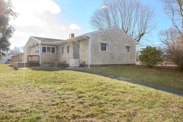 158 Slocum Rd, Dartmouth, MA 02747