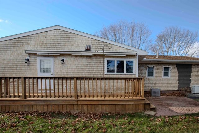 158 Slocum Rd, Dartmouth, MA 02747