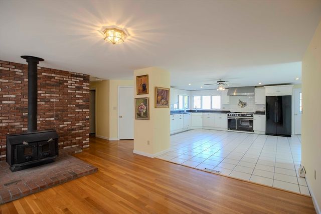 158 Slocum Rd, Dartmouth, MA 02747