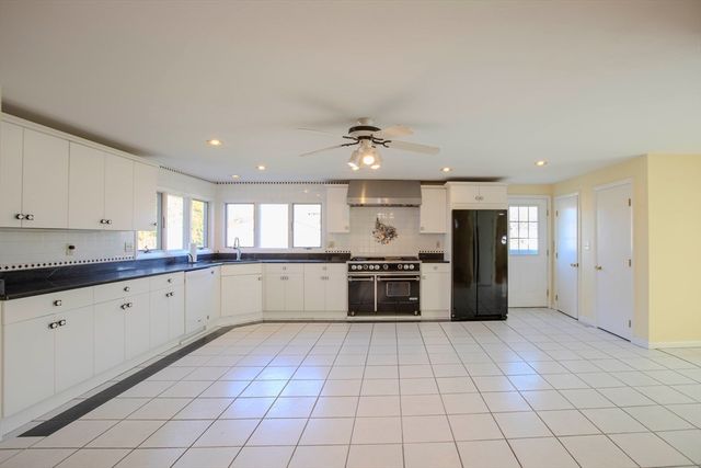 158 Slocum Rd, Dartmouth, MA 02747