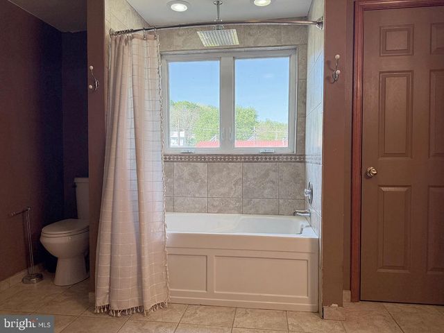 233 N 5TH ST, Newport, PA 17074