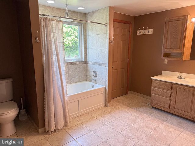 233 N 5TH ST, Newport, PA 17074