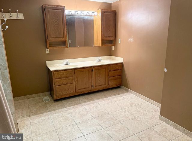 233 N 5TH ST, Newport, PA 17074