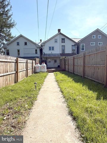233 N 5TH ST, Newport, PA 17074