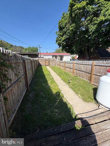 233 N 5TH ST, Newport, PA 17074